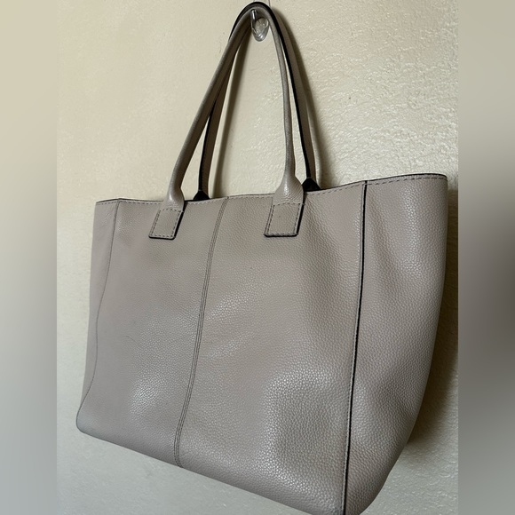 Kate Spade -Large handbag with matching wallet. Kept is duster bag - Picture 10 of 10